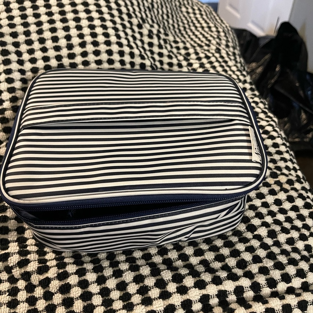 NEEW, never used, MAKEUP BAG